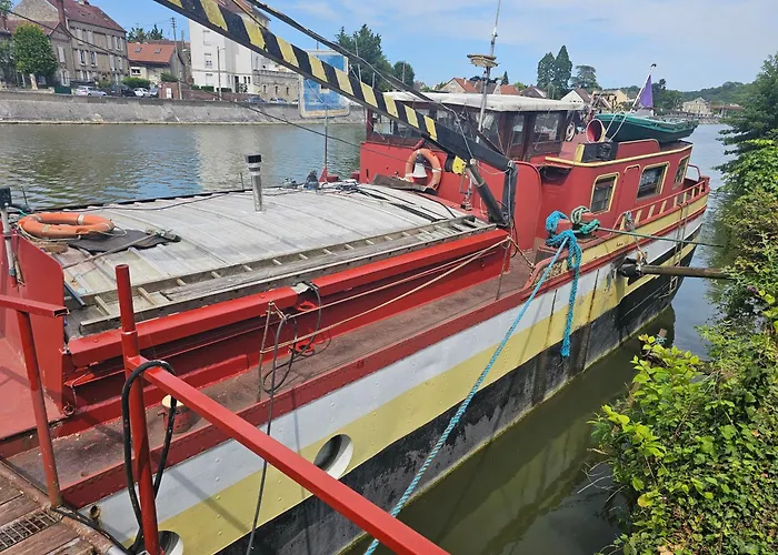 Peniche Bateau-hôtel *